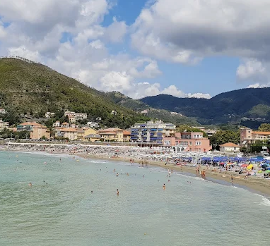 11:30 – Lungomare e spiaggia